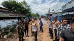 Kolaborasi Polres Kediri Kota Bersama TNI dan Pemkab Tangani Banjir di Desa Tiron