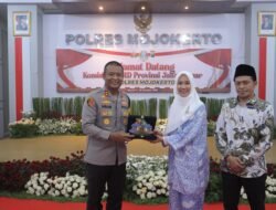 Kapolres Mojokerto Terima Kunjungan Kerja Wakil Ketua DPRD Jawa Timur dan Komisi A untuk Monitoring Pengamanan Natal dan Tahun Baru