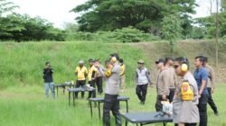 Kapolres Lamongan Latihan Menembak Tingkatkan Keterampilan Anggota