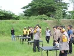 Kapolres Lamongan Latihan Menembak Tingkatkan Keterampilan Anggota