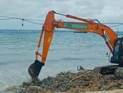 Ratusan Ton Sampah Penuhi Pantai Kedonganan, Didominasi Bahan Plastik 