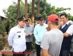Tinjau Jalan Rusak, Pj Gubernur Elen Setiadi Janji Segera Dibangun
