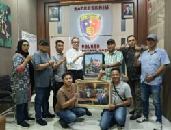 Jelang Pindah Tugas, Kasatreskrim Polresta Mojokerto AKP Achmad Rudi Zaeny Saling Beri Tali Asih Dengan PWI