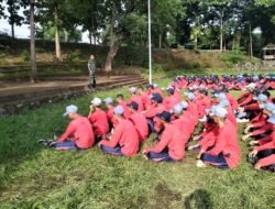 Ciptakan Generasi Muda Berkarakter, Tentara di Mojokerto Latih Kedisiplinan Siswa SMKN 1 Pungging