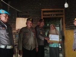 Bentuk Kepedulian, Polisi di Trowulan Beri Bantuan Untuk lansia