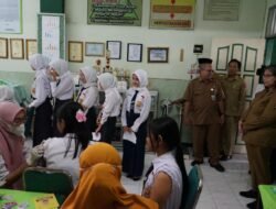 Pj Wali Kota Kediri Zanariah Tinjau Pelaksanaan Perluasan Imunisasi HPV Anak Perempuan Usia 15 Tahun