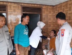 Polresta Sidoarjo Peduli Kesehatan Warga Terdampak Banjir Desa Kedungbanteng
