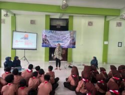 Kanit PPA Satreskrim Polresta Sidoarjo Edukasi Bijak Bermedsos dan Bullying di SMPN 1 Prambon