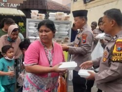 Bentuk Kepedulian, Polsek Taman Bagikan Makanan Gratis Untuk Warga