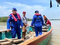 Adanya Potensi Cuaca Ekstrim, Satpolairud Polresta Sidoarjo Patroli Temui Nelayan