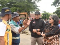 Pj Wali Kota Kediri Tinjau Bersih-Bersih Sungai Brantas Di Area Jembatan Lama Kota Kediri