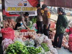 Tampung Aspirasi Para Pedagang, Polisi di Pacet Turut Jaga Kamtibmas Lingkungan Pasar
