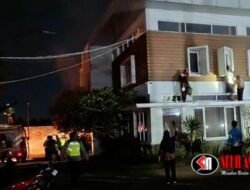 Kebakaran di RS Mitra Delima, Pasien Dievakuasi Hingga Lewat Jendela