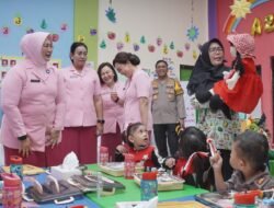 Yayasan Kemala Bhayangkari Daerah Polda Jatim Bagikan Makan Bergizi di Wilayah Sidoarjo