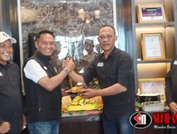 Kapolresta Malang Kota Beri Kejutan Tumpeng di HUT JMSI ke-5 dan HPN 2025