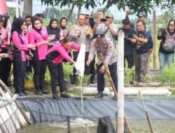 Polresta Sidoarjo dan Bhayangkari Ikuti Launching Penguatan Program Pekarangan Pangan Lestari