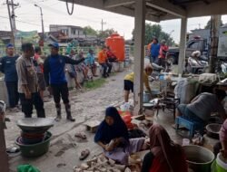 Jajaran Kapolsek Krian Tinjau Banjir Luapan Sungai Mas, 180 Rumah Terendam