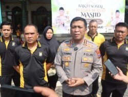 Jelang Ramadhan Polisi Sidoarjo Bersihkan Masjid