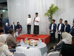 Berangkatkan Umroh Relawan, Mbak Vinanda-Gus Qowim Titip Doa untuk Kota Kediri