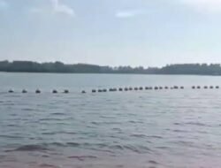 Dinilai Bandel, Pagar Pelampung Milik PT BTID di Pantai Serangan Dibongkar Paksa
