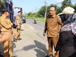 Tanggapi Aduan Masyarakat, Wabup Alif Tinjau Jalan Rusak di Kedungsumber-Babatan Balongpanggang