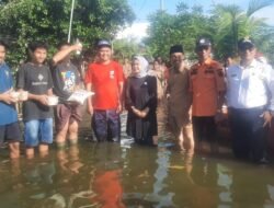 Terjang Banjir di Desa Bungah, Nila Yani Berikan Bantuan Beras, Makanan Siap Saji, dan Obat-Obatan