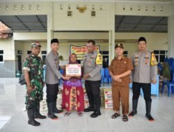 Polres Gresik Bakti Sosial untuk Korban Banjir Kali Lamong di Cerme