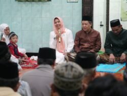 Dukung Kemakmuran Rumah Ibadah, Ning Ita Berikan Dana Hibah Puluhan Masjid dan Musala
