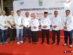 Bank Jatim Serahkan CSR Amrol Dump Truck untuk Penanganan Sampah di Kabupaten Malang