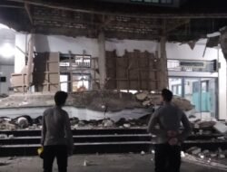 Atap Masjid di Sumenep Ambruk, Jamaah Tarawih Berhamburan