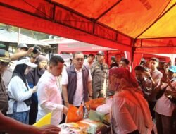 Antisipasi Inflasi Harga Pasar, Gus Barra Gelar Operasi Pasar Bersama Forpimda Kabupaten Mojokerto