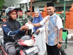 Program Sedekah Prajurit Kodim 0815/Mojokerto, Bagikan 200 Paket Takjil untuk Warga