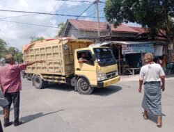 Kembali, Puluhan Warga Desa Delegan Hadang Dumptruk Bermuatan Galian C Yang Lewati Jalan Desa Setempat