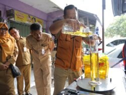 Jaga Hak Konsumen, Pemkot Kediri Lakukan Uji Takar MinyaKita Kemasan 1 Liter