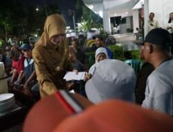 Berbagi Kebahagiaan di Bulan Ramadhan, Wali Kota Kediri Mbak Vinanda Buka Bersama Masyarakat Tidak Mampu