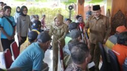 Pemkot Mojokerto Salurkan Bansos bagi Tukang Becak Menjelang Lebaran