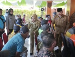 Pemkot Mojokerto Salurkan Bansos bagi Tukang Becak Menjelang Lebaran