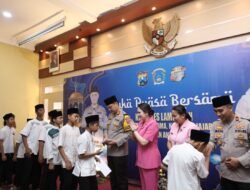 Gelar Buka Puasa, Kapolres Lamongan Berbagi Kebahagiaan Bersama Anak Yatim Piatu Yayasan Al Mizan
