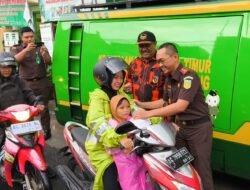 Tebar Kebaikan Di Bulan Suci Ramadan, Kajari, Pemuda Pancasila Kabupaten Kediri Bagikan 300 Takjil