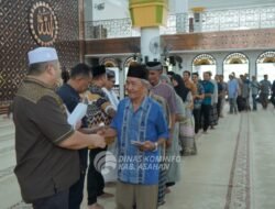 BKM Agung H. Achmad Bakrie Kisaran Salurkan Bantuan Kepada Kaum Dhuafa dan Anak Yatim