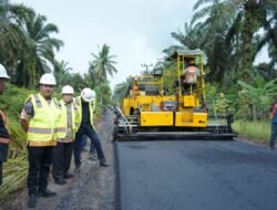 Wakil Bupati Kabupaten Asahan Tinjau Pelaksanaan Peningkatan Infrastruktur Jalan