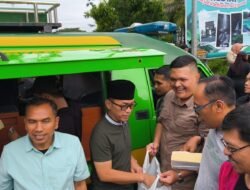 Tebar Manfaat di Bulan Ramadhan, Kajari Kab Kediri Kembali Berbagi Takjil Gratis kepada masyarakat di Areal Kawasan SLG
