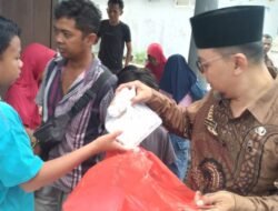 Gandeng Lintas Sektoral, Camat Banyuanyar Bagikan Ribuan Takjil Gratis