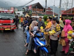 Pererat Kebersamaan Lintas Sektoral, Polsek Pacet Berbagi Takjil dan Buka Bersama