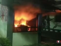 Demo Tolak RUU TNI di Kota Malang Berujung Ricuh, Gedung DPRD Dirusak Massa