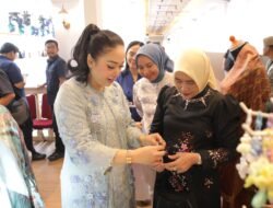 Ketua TP-PKK Kabupaten Asahan Ikuti Penutupan MRFW