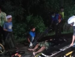 Gegara Tidak Perhatikan Depan, Pengendara R2 Luka Berat Setelah Tabrak Mobil Belok