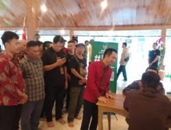 Bupati Purwakarta Bayarkan Zakat Fitrah Kepada Puluhan Petugas Kebersihan Melalui BAZNAS