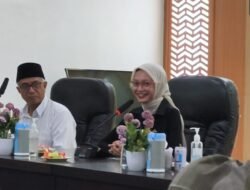 ASN Kota Kediri Dilarang Pakai Plat Merah Mudik, Walikota Kediri Sholat Eid di Masjid Agung