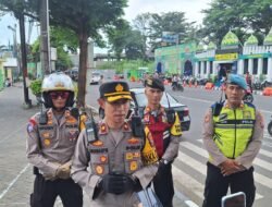 Polisi Atur Lalu Lintas di Titik Rawan, Pastikan di Wilayah Hukum Polres Kediri Kota Lancar Tanpa Kemacetan